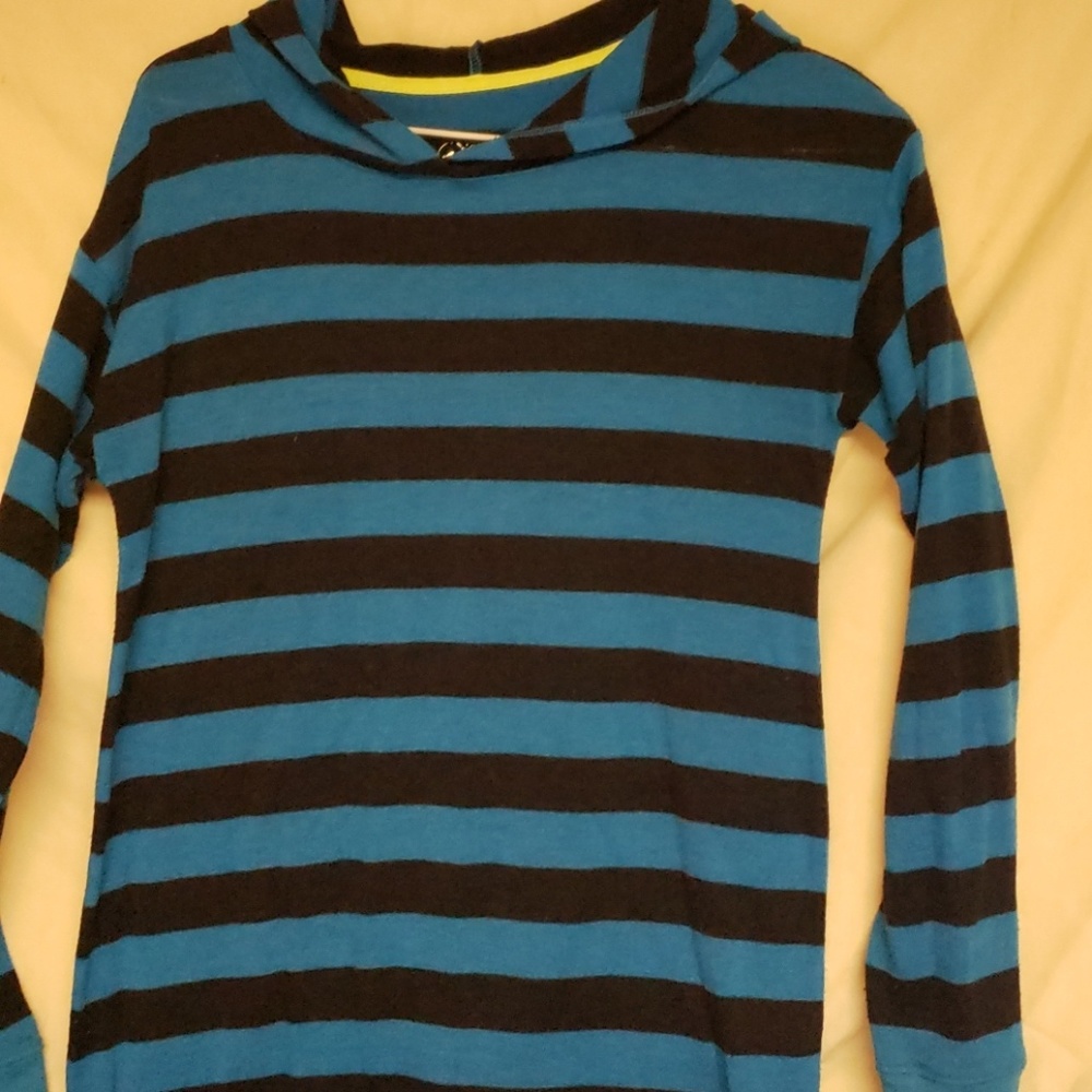 Long sleeve hooded shirt